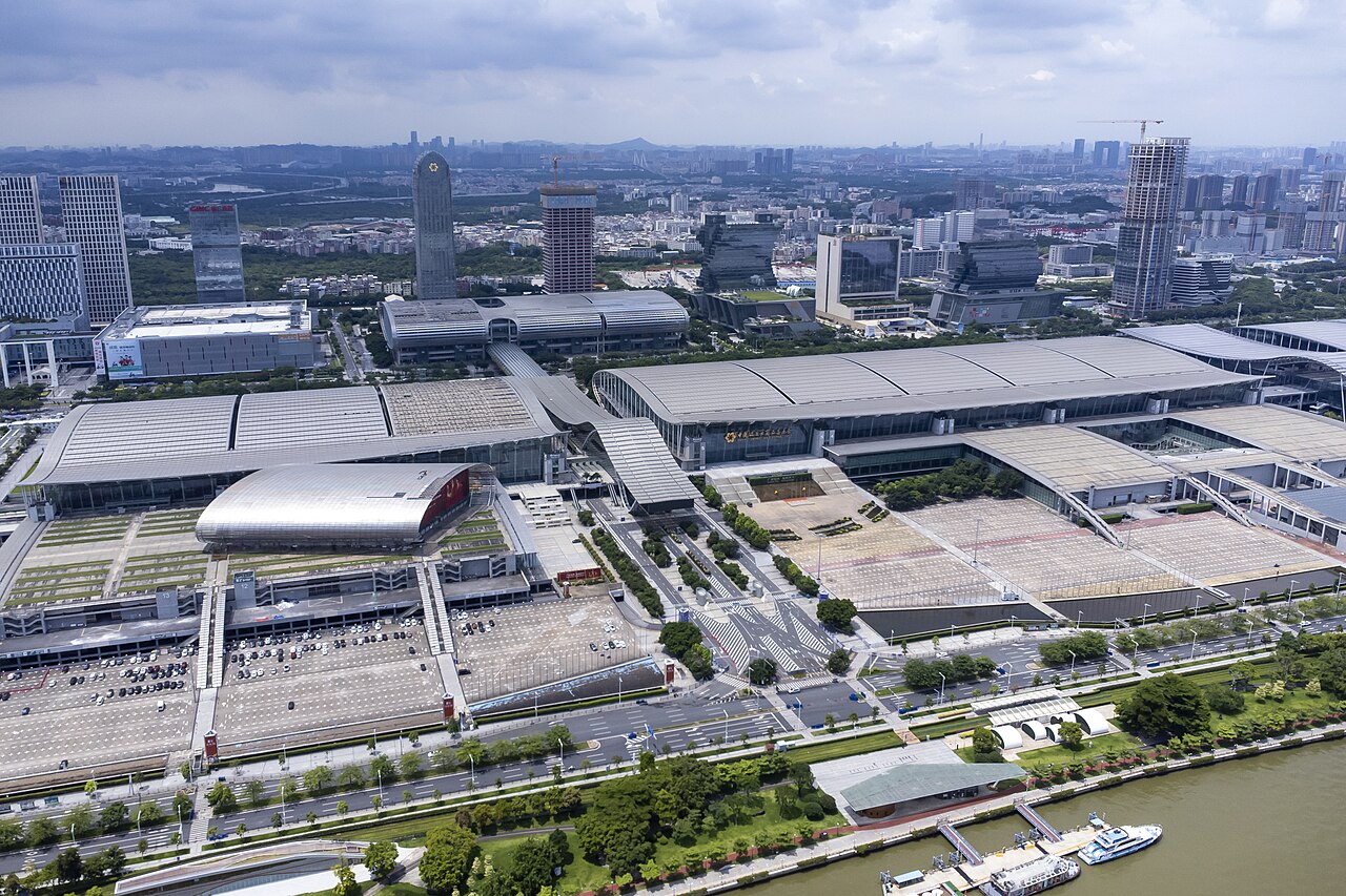 Veduta aerea reale del complesso della Canton Fair a Guangzhou, fotografata da Tim Wu nel 2023.